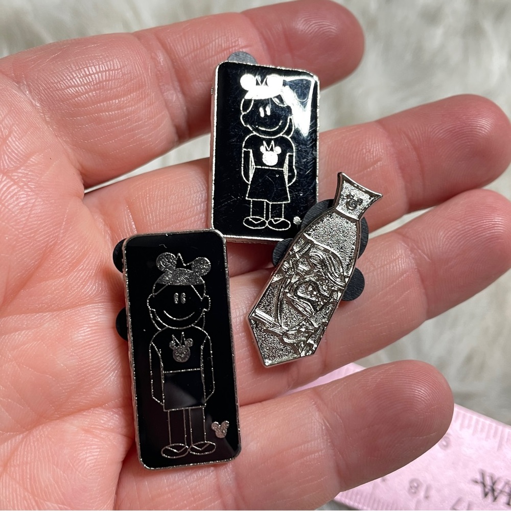 Disney hidden Mickey trading pins - Picture 5 of 8
